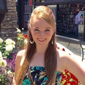 Meet your Posher, Elizabeth